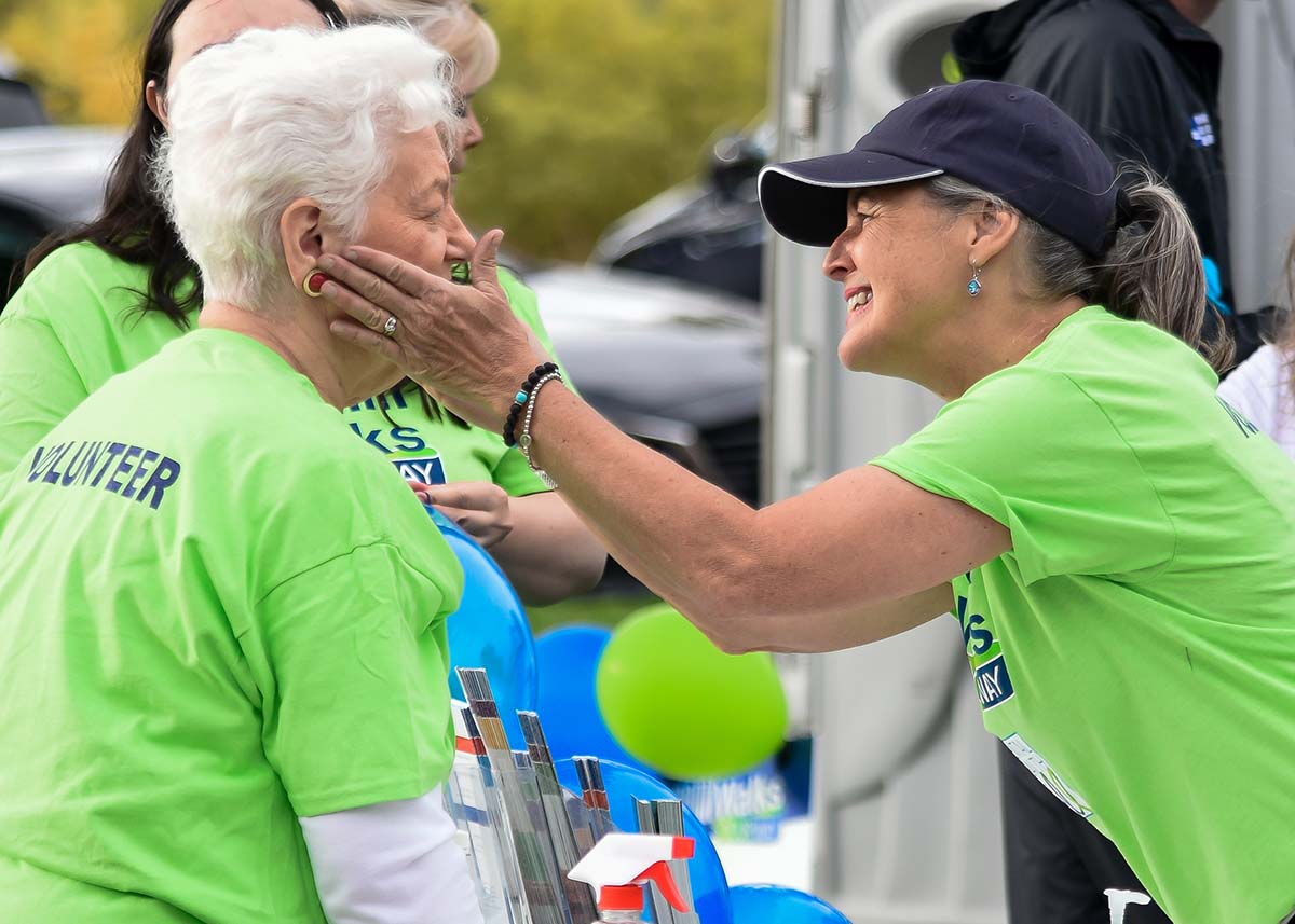 Volunteers at the NAMI Walks mental health event